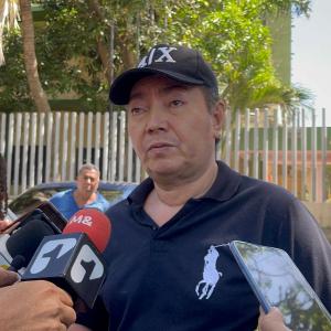 El padre del joven, de quien se conoció que trabajaba en una empresa brilladora de carros.