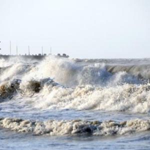 Las olas podrían tener entre 2 y 4 metros de altura.