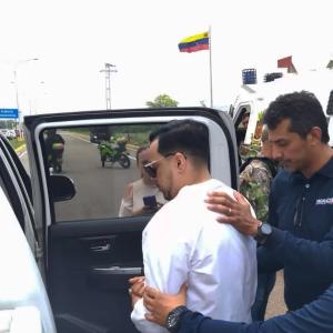 Alias Castor a su llegada a Colombia tras estar recluido en Venezuela