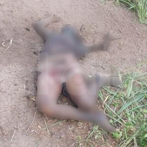 El cuerpo sin vida de la mujer, censurado para proteger a nuestros lectores de sensibilidades