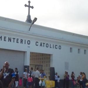 Fachada del cementerio calancala