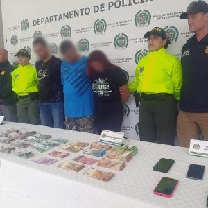 Algunos de los capturados en la fotografía de reseña policial.