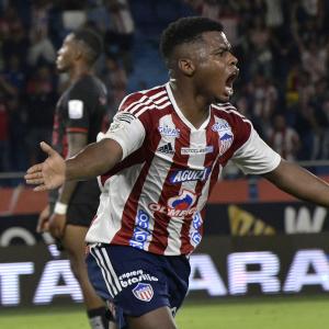 Déiber Caicedo en la celebración de uno de sus tantos en el juego de Junior contra América