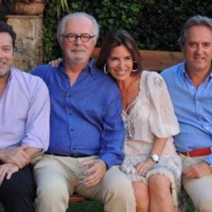 Lina abraza sonriente a su padre Fernando Botero.