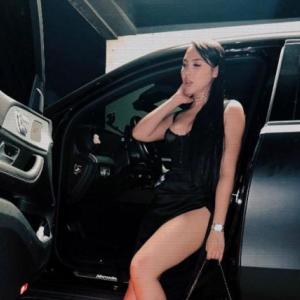 Aida Victoria Merlano bajándose de un vehículo