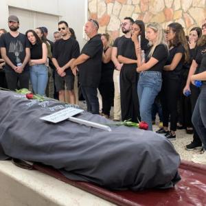 Exequias fúnebres con los restos mortales de la joven