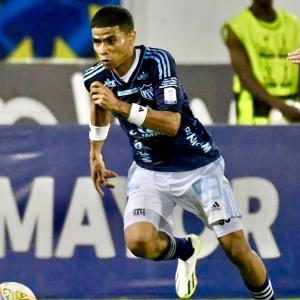 José Enamorado en medio de un partido de Junior