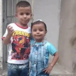 Los dos hermanos que emprendieron la aventura junto a su mamá