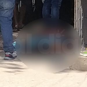 El hombre quedó tendido en medio de una zona transitada durante la mañana de este miércoles