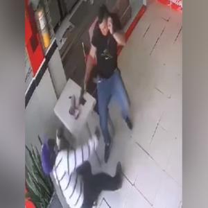 Momento exacto en el que el policía de civil dispara