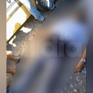 El cuerpo del hombre quedó tendido en la carretera