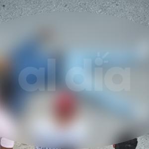 El hombre quedó tendido sobre la carretera