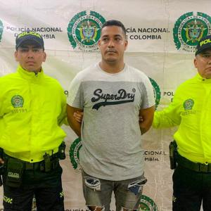 El sujeto tras ser capturado por las autoridades