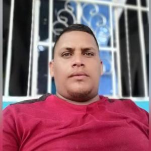 El reporte de las autoridades dio a conocer que Pabón Suárez, natural de Ciénaga, Magdalena, fue abordado por dos pistoleros.