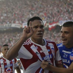 Carlos Bacca celebra un gol