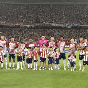 Plantel de Junior en la final de ida de la Superliga