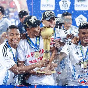 El Junior celebrando el título con un efecto de nieve para recrear la canción