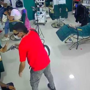 Momento en que entra el criminal