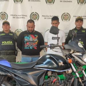 Al realizar el registro correspondiente, se encontraron en posesión de los asaltantes los objetos sustraídos, confirmando así la veracidad de la denuncia ciudadana