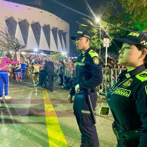 Los Policías custodiando la seguridad del evento