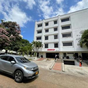 Fachada de la Clínica San Vicente, punto al que fueron conducidos varios menores