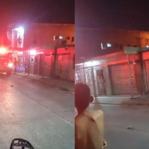 Una máquina del Cuerpo de Bomberos atendiendo la emergencia en Las Malvinas.