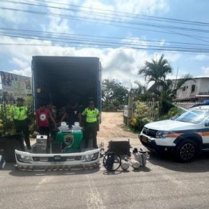 El camión en el que eran transportadas las autopartes