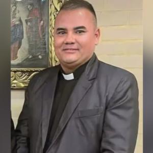 Imagen en vida del sacerdote Ramón Arturo Montejo Peinado