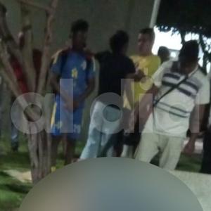 El hombre muerto y las personas que llegaron hasta el lugar del crimen