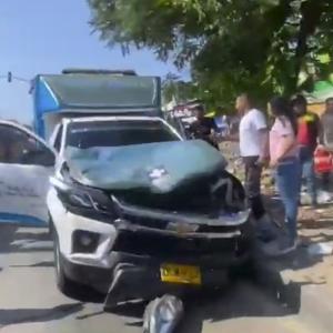 En el siniestro vial se vieron involucrados una ambulancia y una motocicleta.