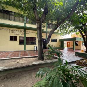 Fachada del edificio de Medicina Legal de Barranquilla