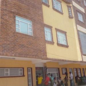 Fachada de la Clínica San Rafael, centro médico al que fue conducido el joven herido