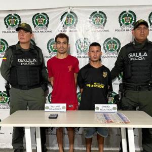 Los dos sujetos capturados por las autoridades