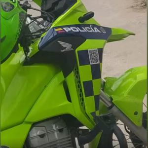 Imagen de una de las motos de Policía que llegó a atender el caso