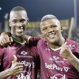 Marlon Torres (derecha), uno de los jugadores estelares de Tolima.