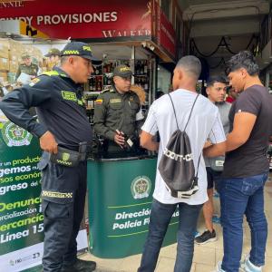 Policía llevando a cabo el 'Plan Anticontrabando'.