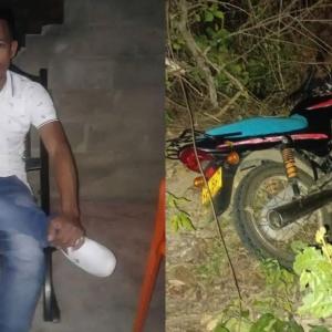 Alfredo Polo, fallecido en Piojó, y su motocicleta.