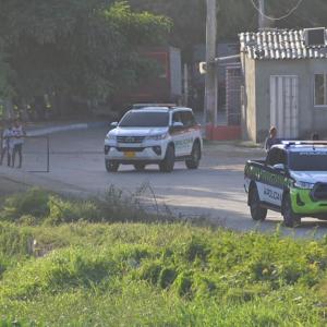 Autoridades policiales hacen presencia en el barrio Villanueva.