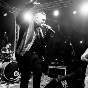 Zair Guette en un concierto.