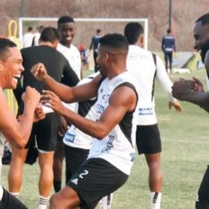 Jugadores de Junior en un entrenamiento.