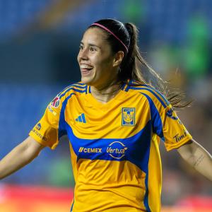 Lizbeth Ovalle, jugadora que marcó un gol de 'escorpión' en la Liga MX.