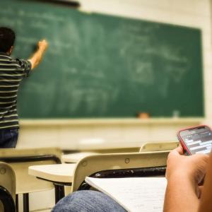 Imagen referencial de clase en una Universidad.