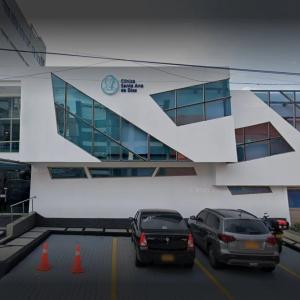 Clínica Santa Ana de Dios, donde murió el herido en Las Cayenas.