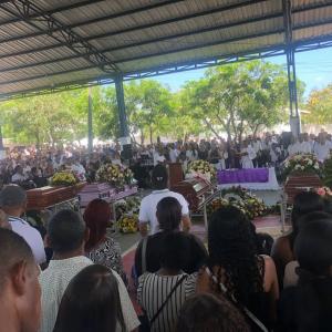 Homenaje a fallecidos en Dibulla.