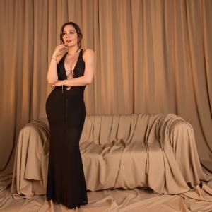 Lina Tejeiro con prendas de SHEIN.