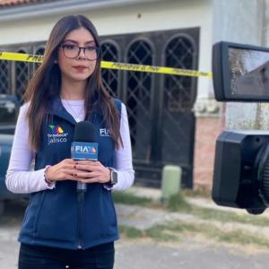 Periodista que casi sufre embestida de un carro.