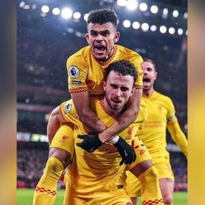 Luis Díaz y Diogo Jota celebrando un gol con Liverpool.