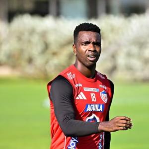 Marco Pérez en un entrenamiento con Junior.