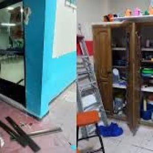 Así quedaron varios salones de clases tras el robo.