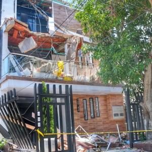 Casa desplomada en el barrio Olaya 